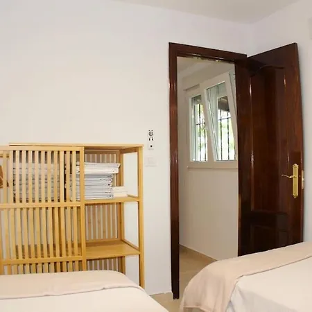 Vakantiehuis Recently Renovated - 5min Walk From The Beach *